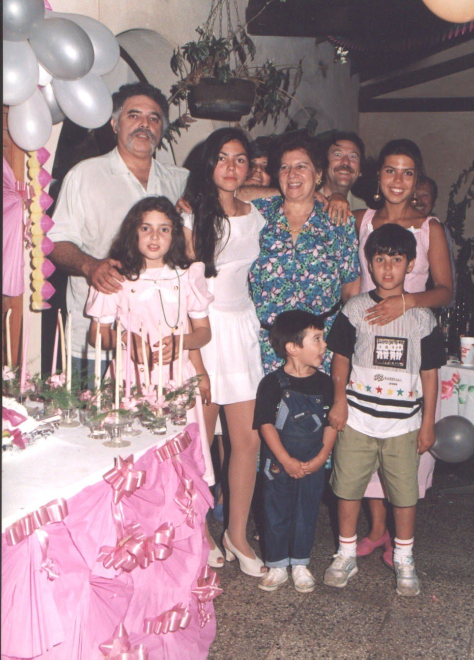 Cumpleaños de Claudia Luco Montero Raúl Alberto, Cecilia Cristina, la abuela Zulema, Rogelio, Enrique, Liliana y tío chileno